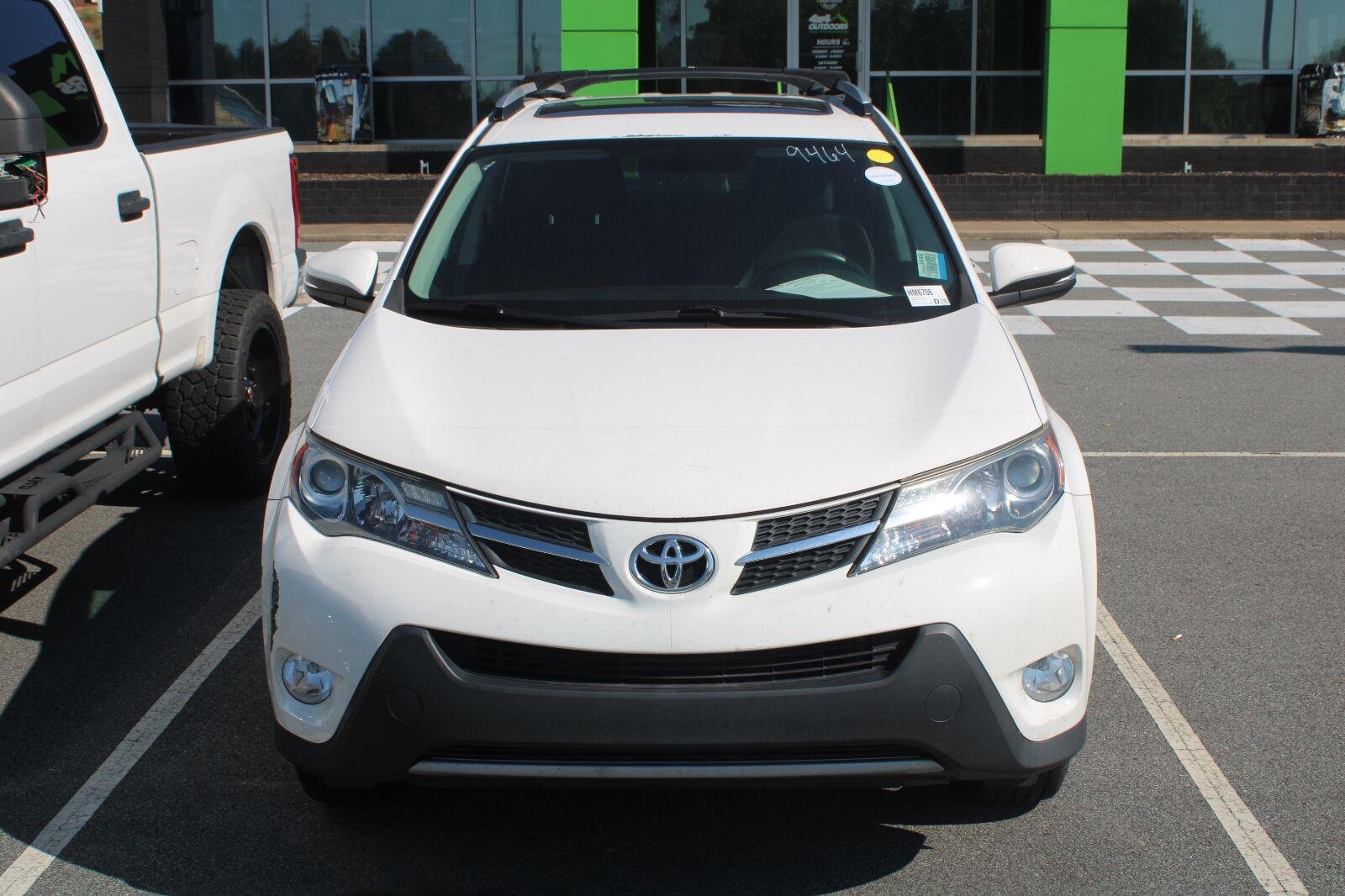 Used 2015 Super White Toyota XLE image 2