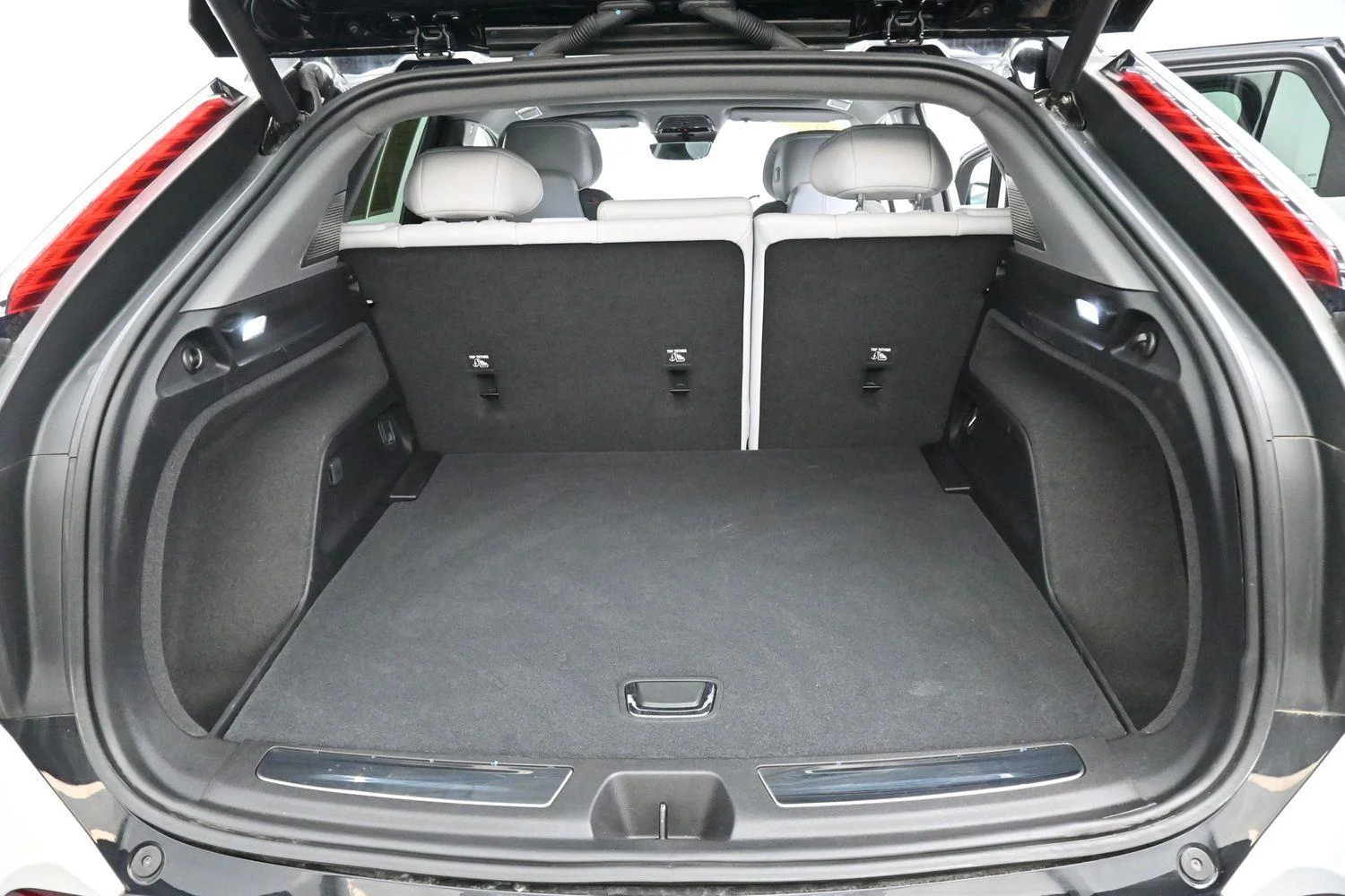Used 2025 Crystal White Tricoat Cadillac Sport 1 image 9