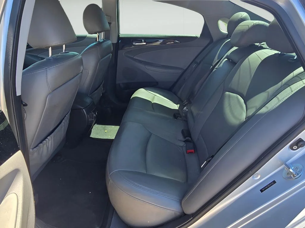 Used 2012 Radiant Silver Metallic Hyundai 2.4L Limited image 11