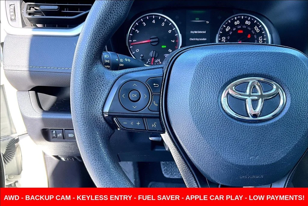 Used 2020 White Toyota XLE image 13