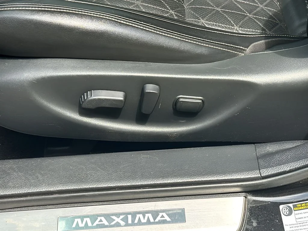 Used 2017 Super Black Nissan Platinum image 25