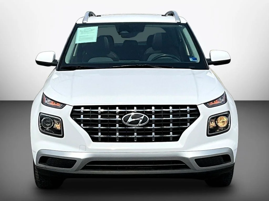 Used 2023 White Hyundai SEL image 2