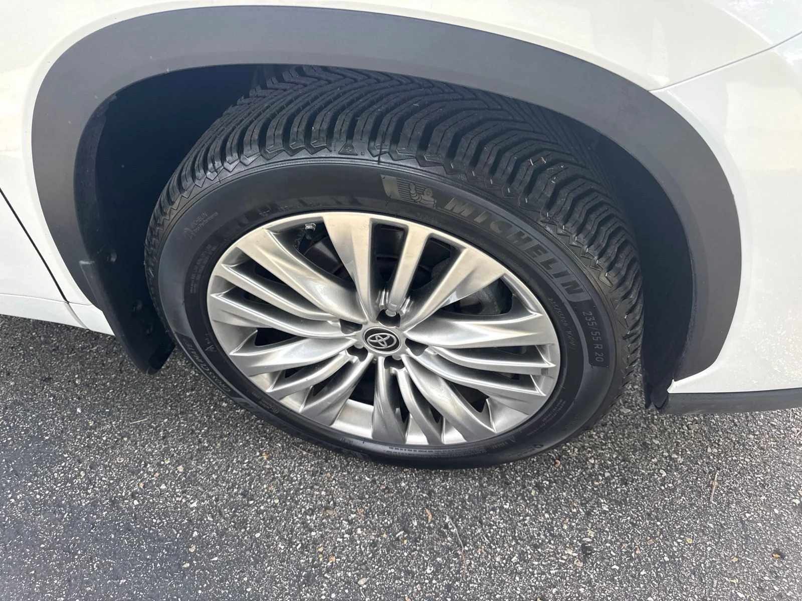 Used 2024 Pearl Toyota Platinum image 5