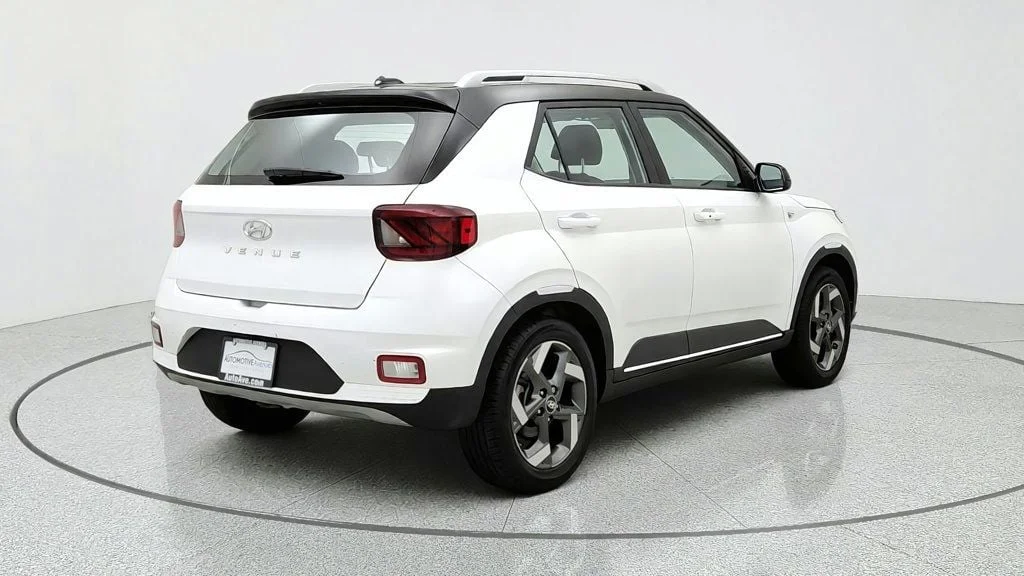 Used 2023 Lunar White Hyundai Limited IVT image 5
