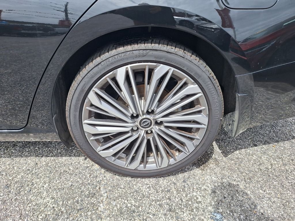 Used 2025 Black Nissan 2.5 SL image 25