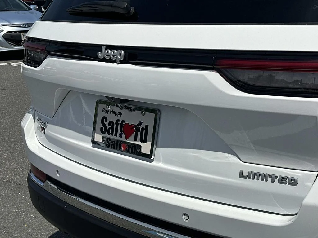Used 2024 White Jeep Limited image 11