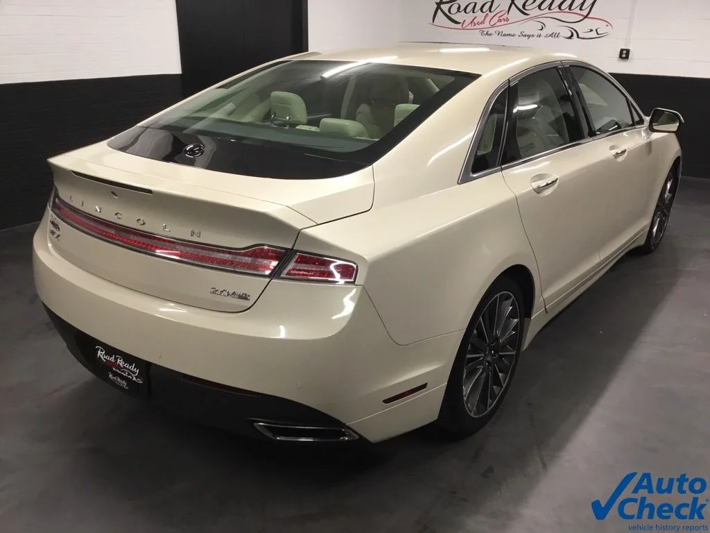 Used 2015 Silver Lincoln Base image 11