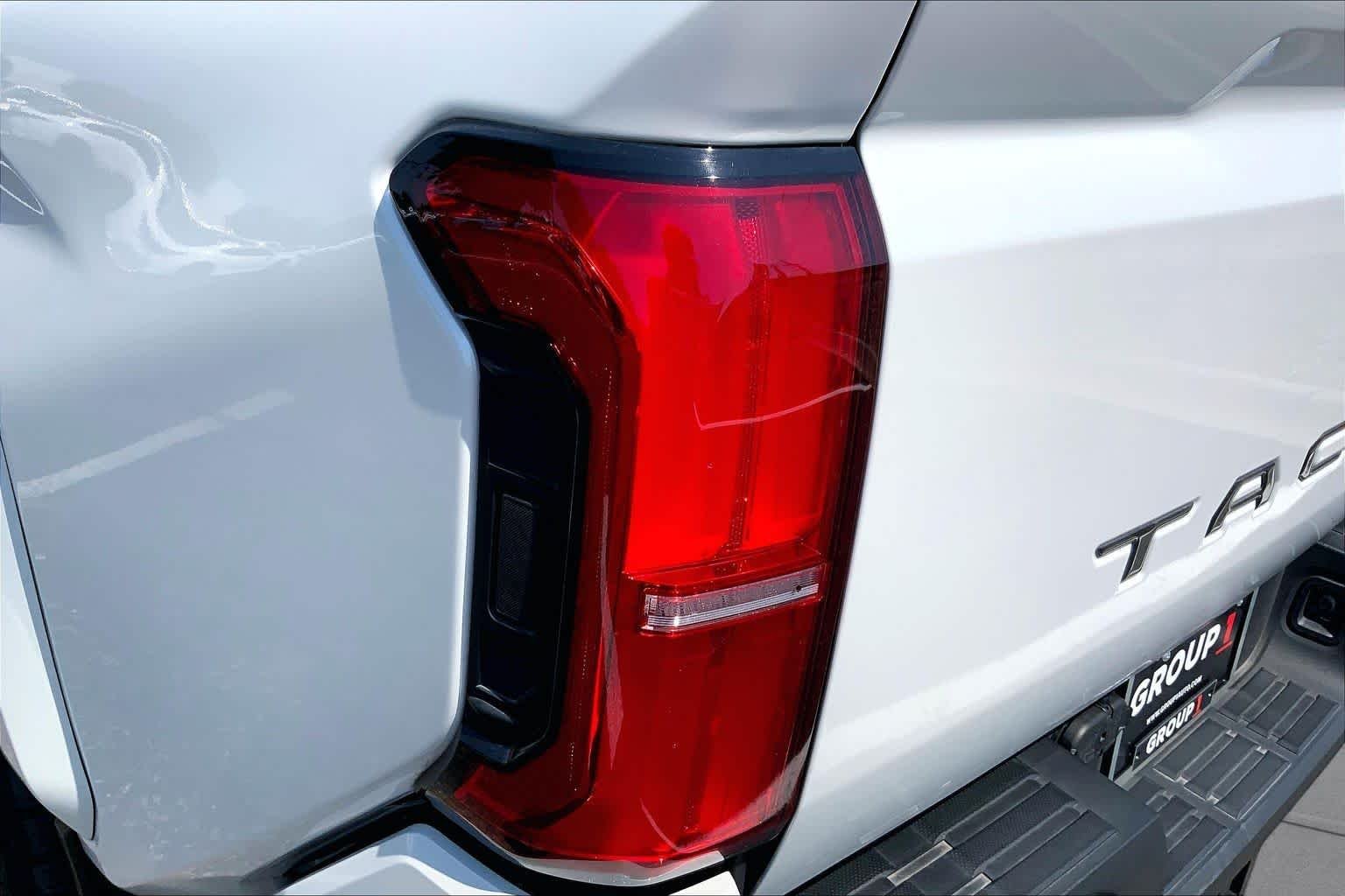Used 2025 Wind Chill Pearl Toyota Limited image 25