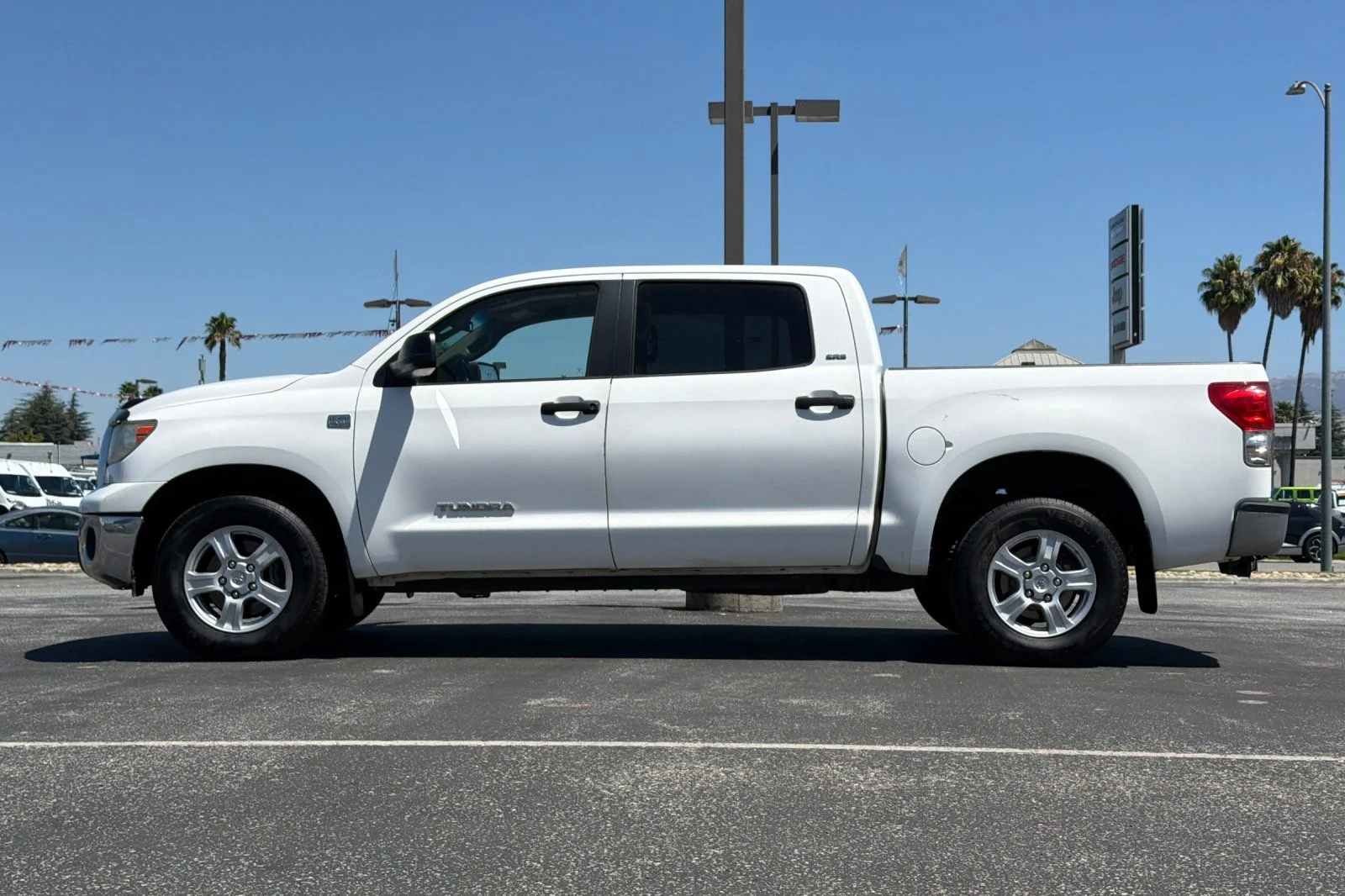 Used 2007 White Toyota SR5 image 7