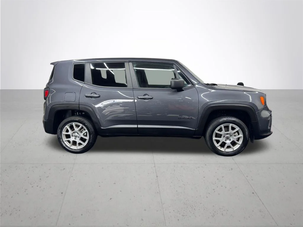 Used 2023 Gray Jeep Latitude image 9