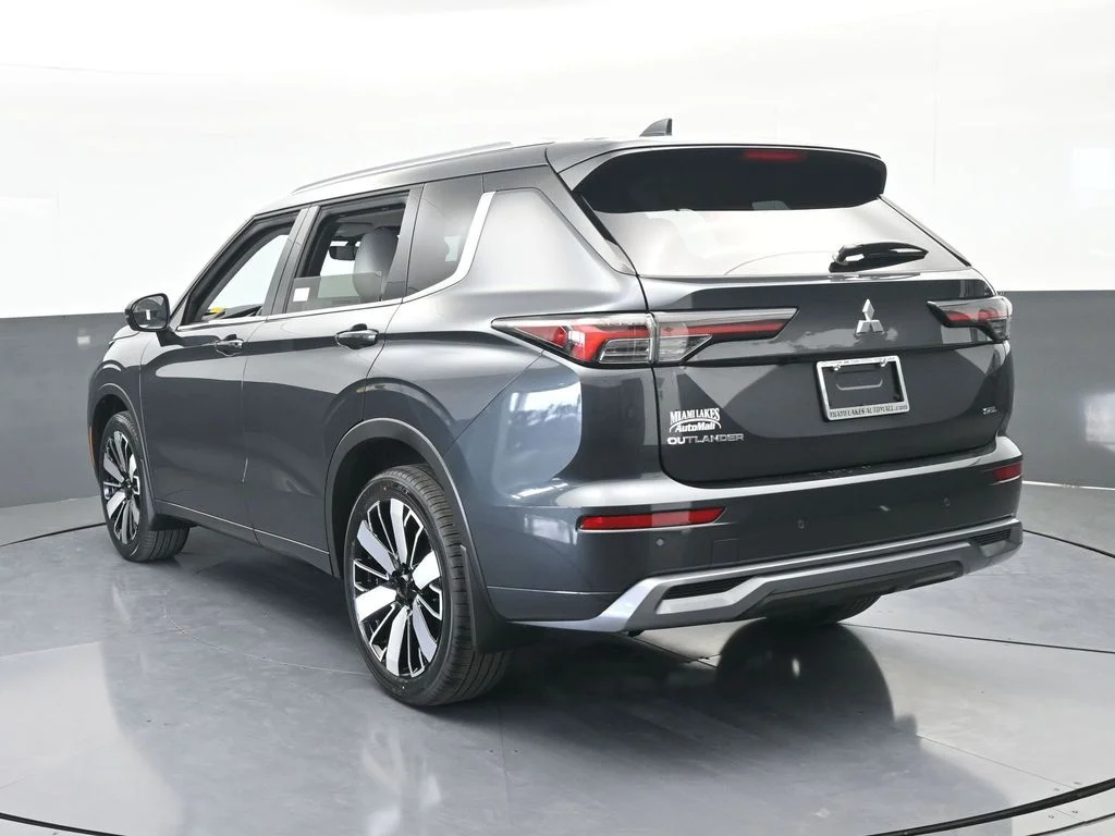 New 2026 Gray Mitsubishi SEL image 4