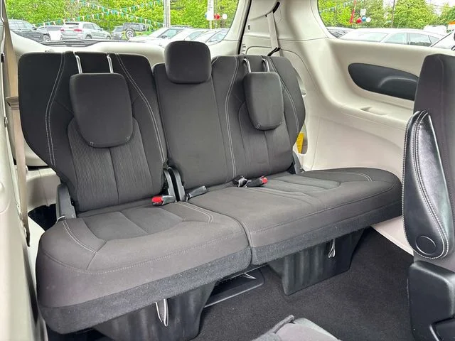 Used 2023 Gray Chrysler LX image 23
