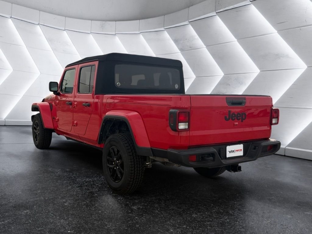 Used 2023 Red Jeep Sport S image 4