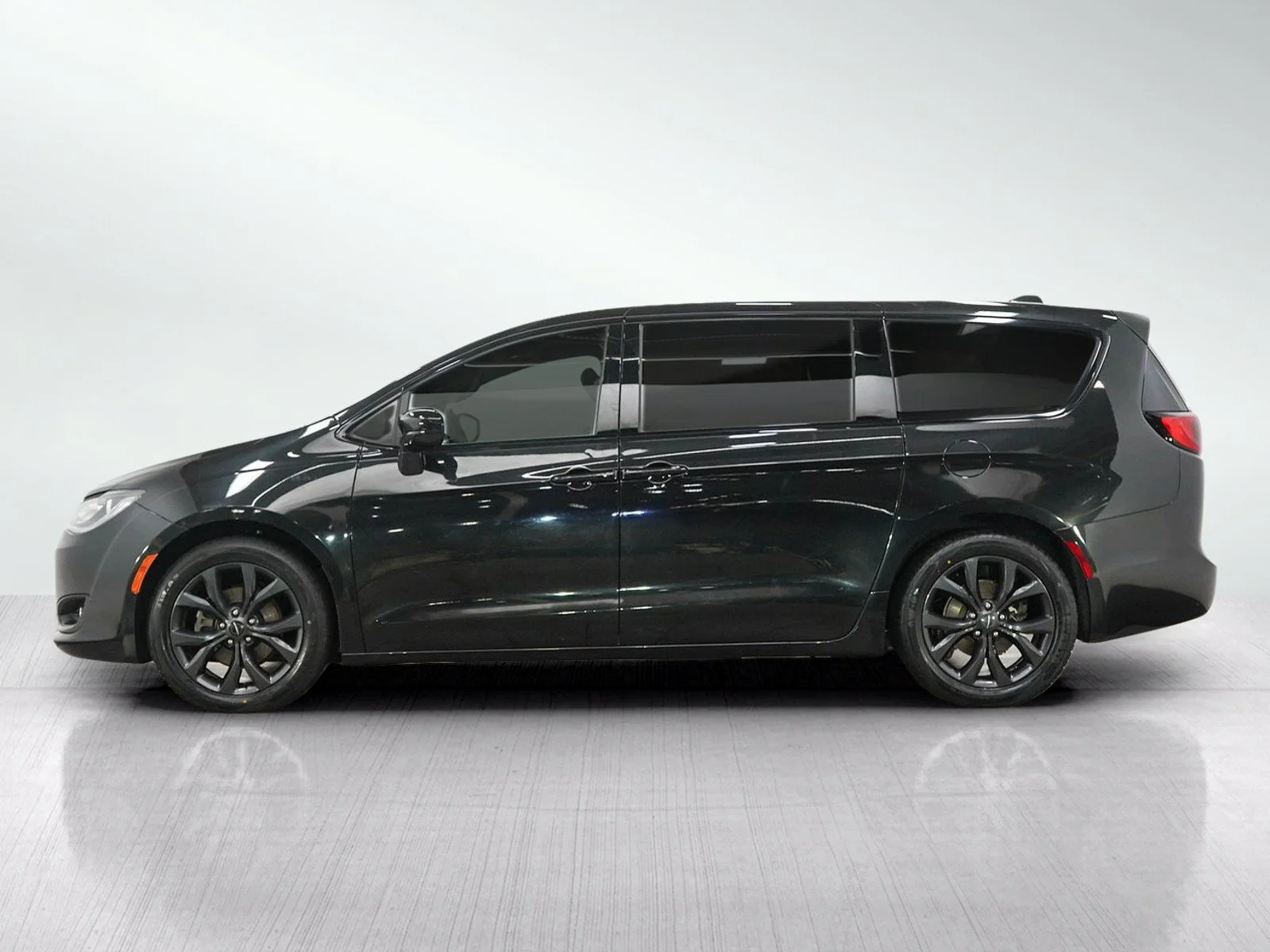 Used 2019 Chrysler Pacifica Touring Plus with VIN 2C4RC1FGXKR714882 for sale in Wayzata, Minnesota