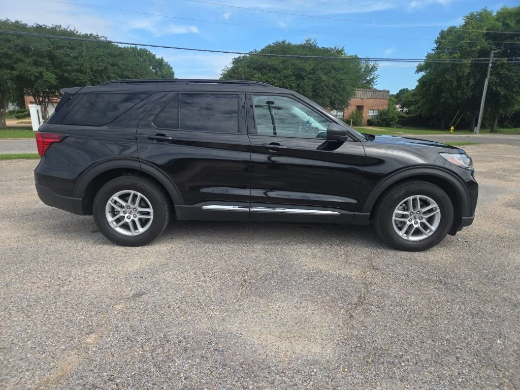 Used 2025 Black Ford Active image 9