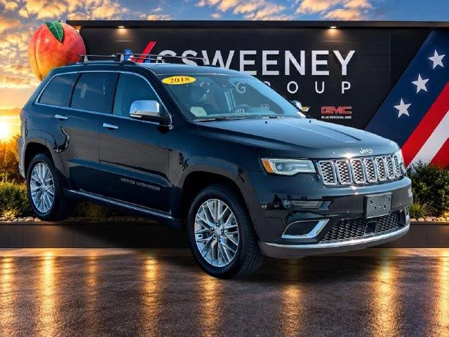 Used 2018  Jeep Summit image 7