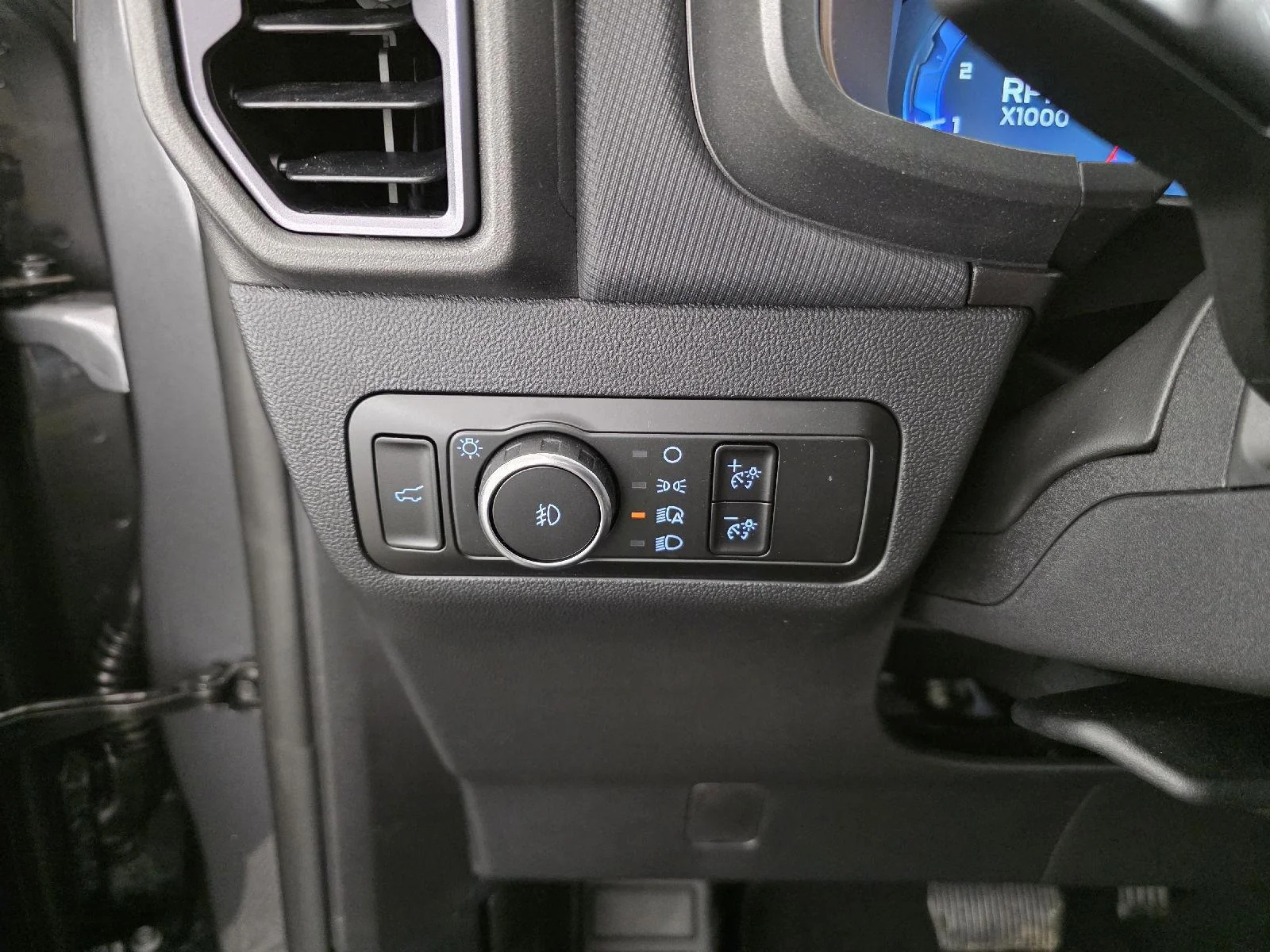 Used 2025 Carbonized Gray Metallic Ford Outer Banks image 32