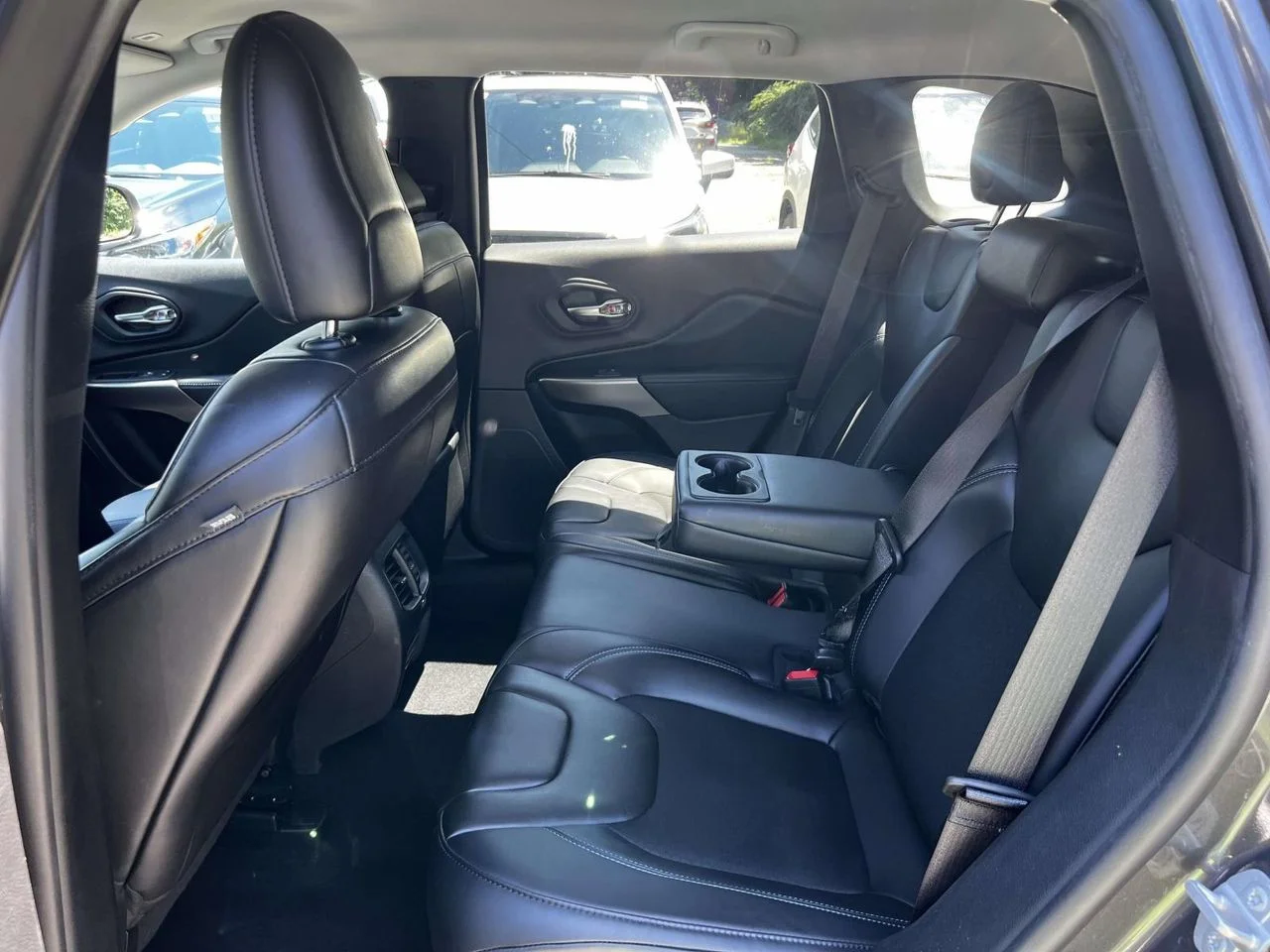 Used 2019 Granite Crystal Metallic Clearcoat Jeep Latitude Plus 4x4 image 17