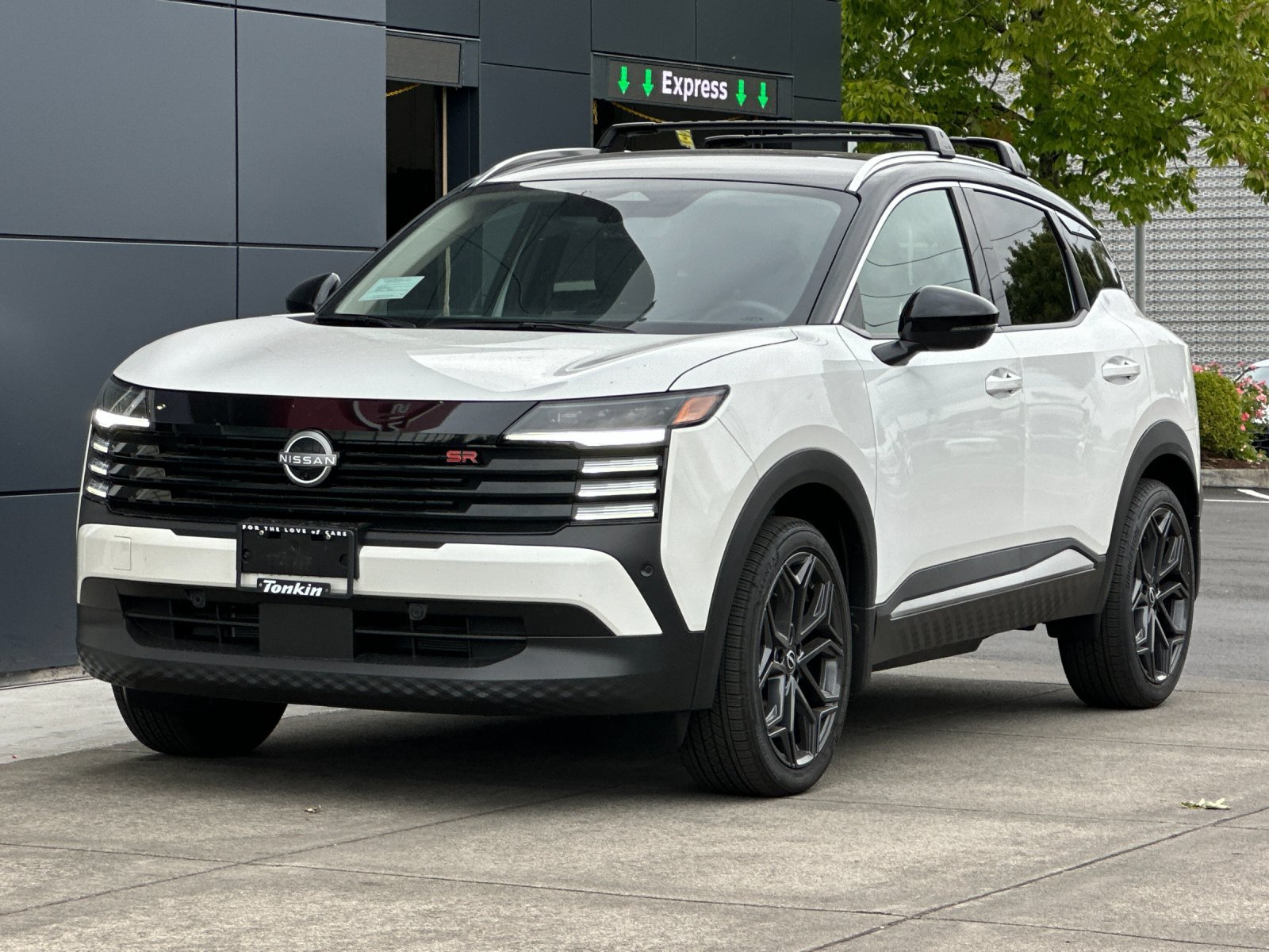 Used 2025 Aspen White/Super Black Nissan SR image 8