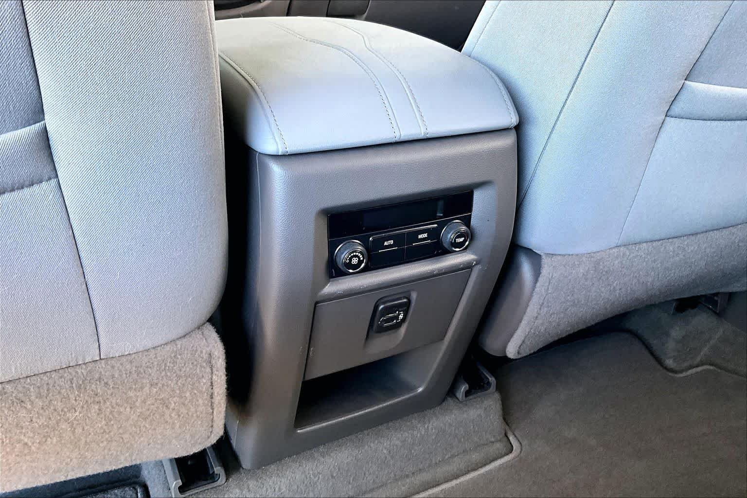 Used 2018 Iridescent Pearl Tricoat Chevrolet LT Cloth image 34