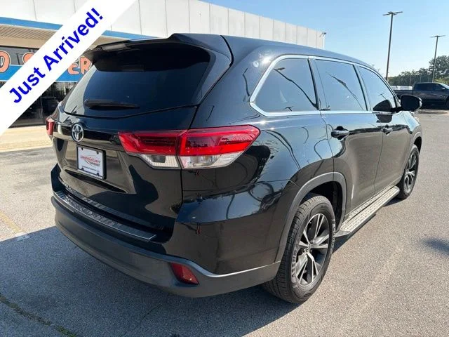 Used 2018 Black Toyota LE image 3