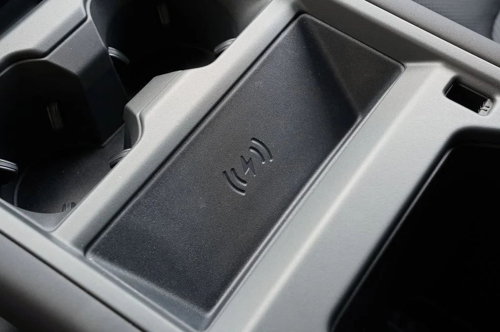 New 2026 Fuji White Land Rover X-Dynamic SE image 33