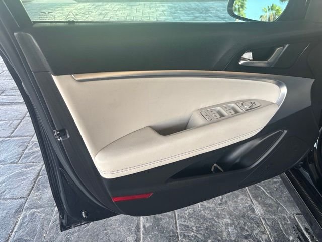 Used 2024 Black Genesis 2.5T image 8