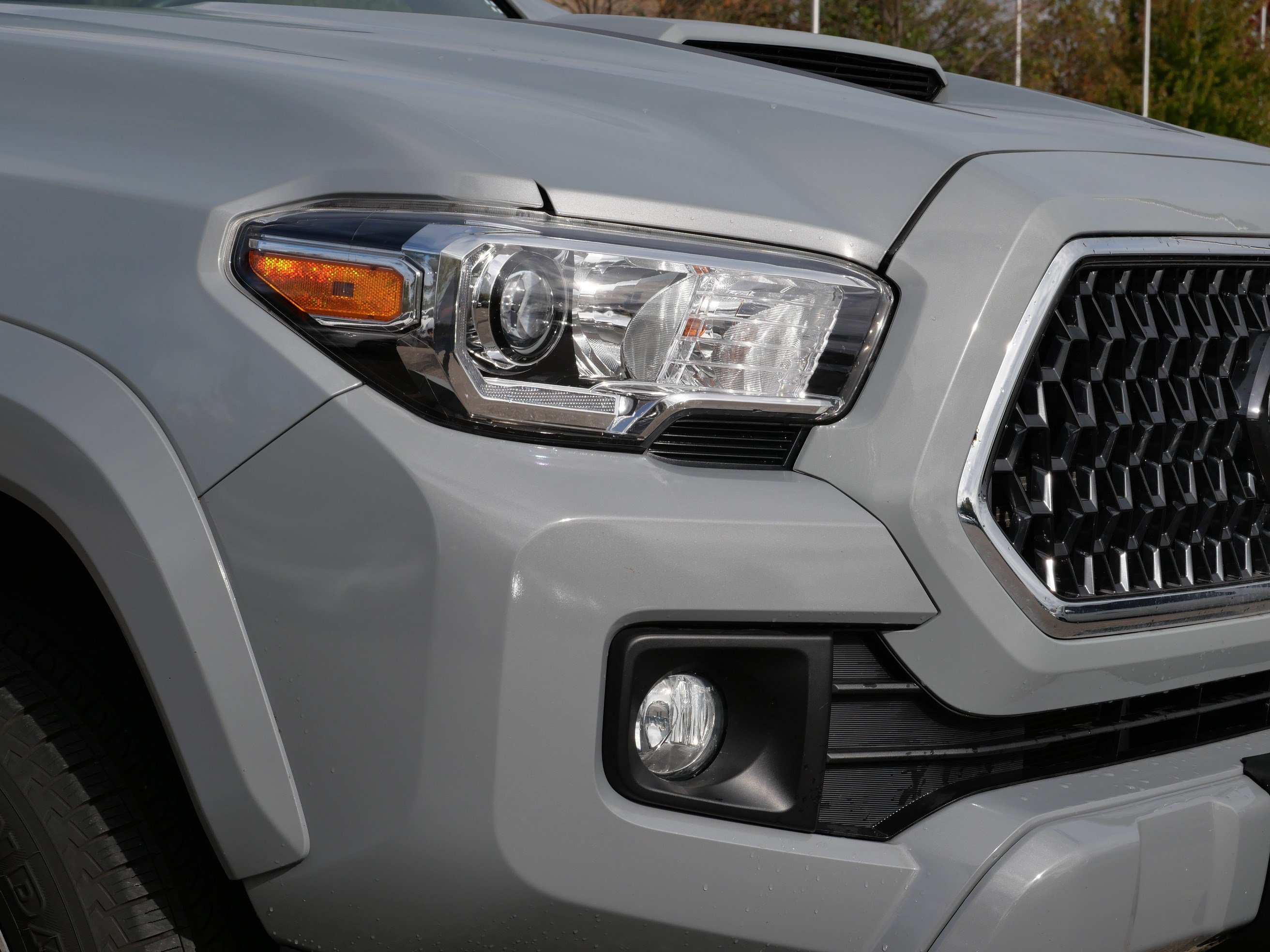 Used 2018 Magnetic Gray Metallic Toyota SR5 image 16