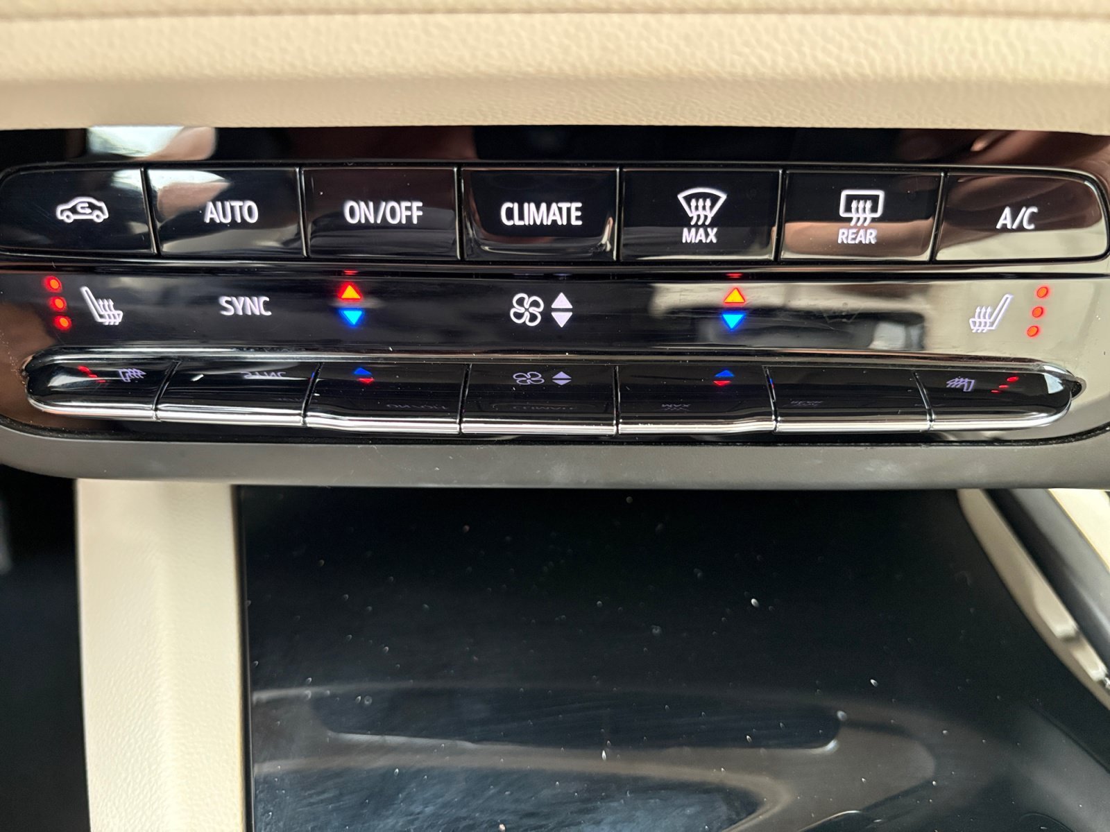 Used 2023 Summit White Buick Essence image 22