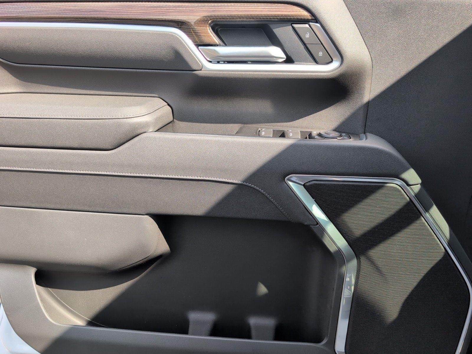 New 2026 Summit White Chevrolet LT image 37