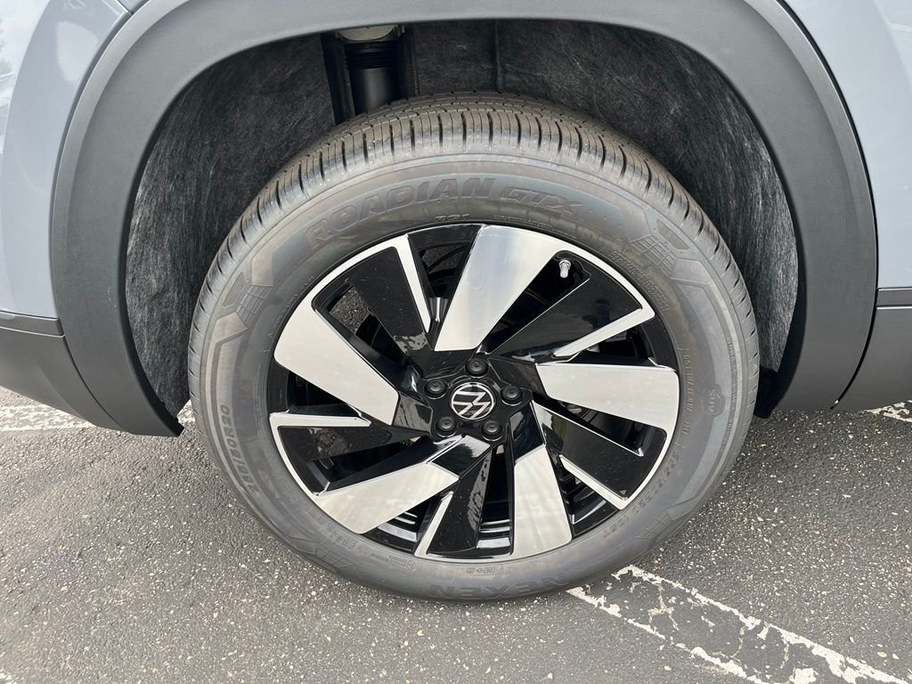 New 2026 Gray Volkswagen 2.0T SE w/Technology image 29