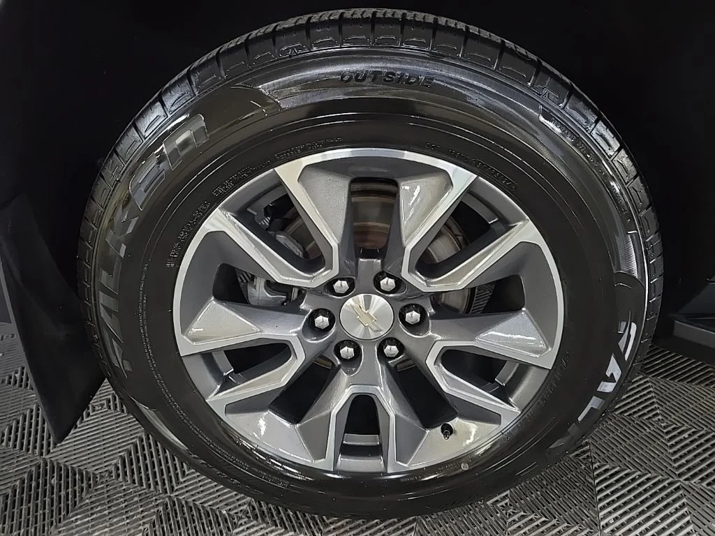 Used 2021 Graywood Metallic Chevrolet LT image 17