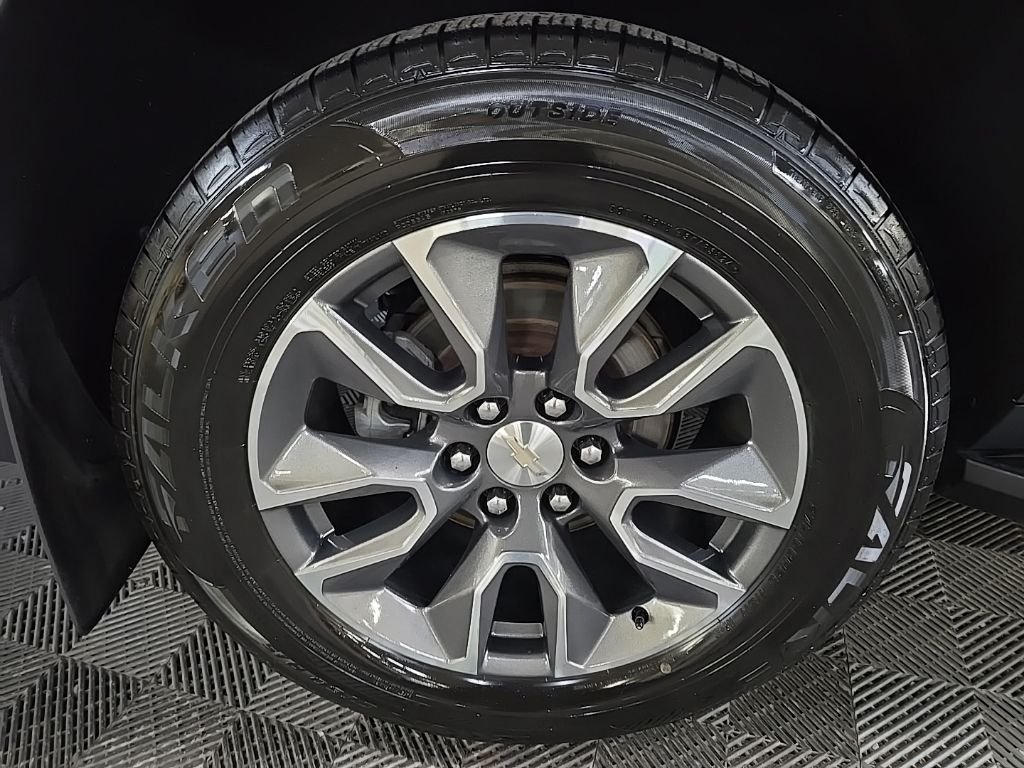 Used 2021 Graywood Metallic Chevrolet LT image 17