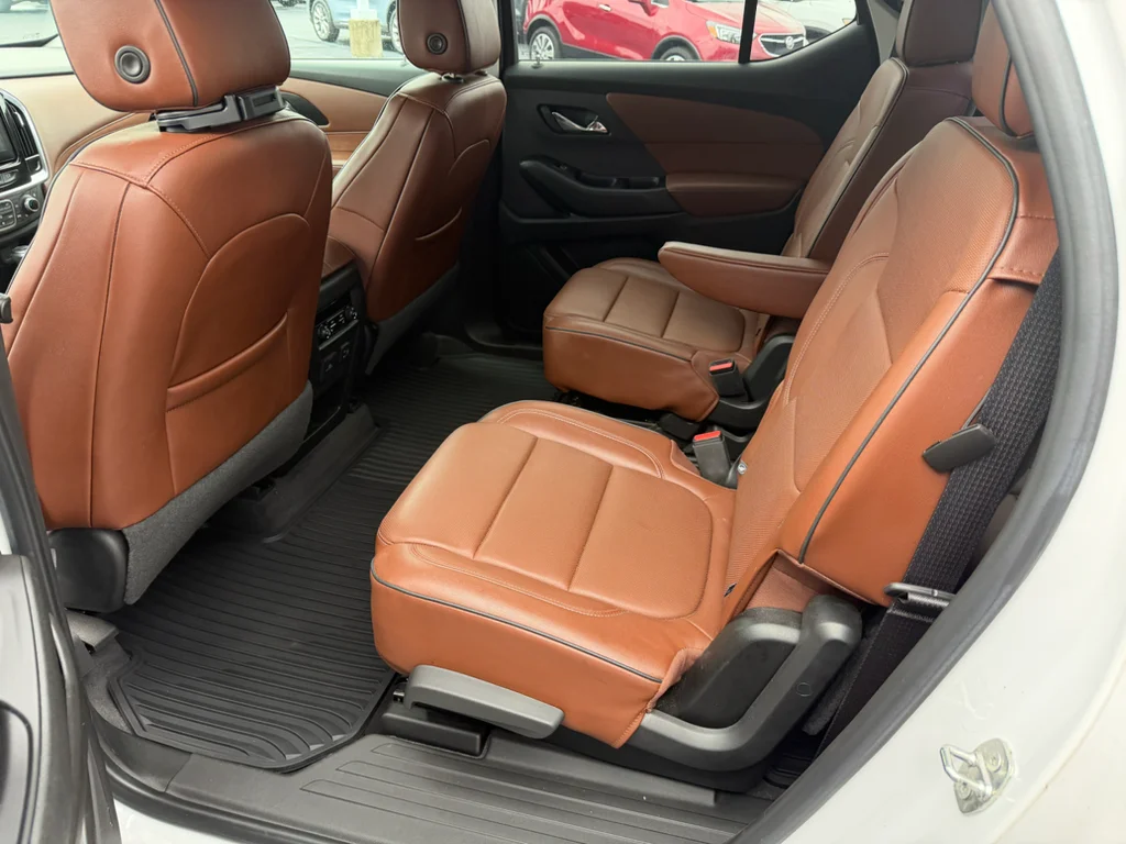 Used 2019 IRIDESCENT PEARL TRICOAT Chevrolet High Country image 6