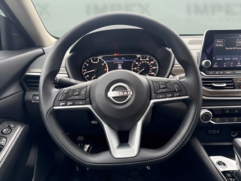 Used 2025 Silver Nissan 2.5 SV image 13