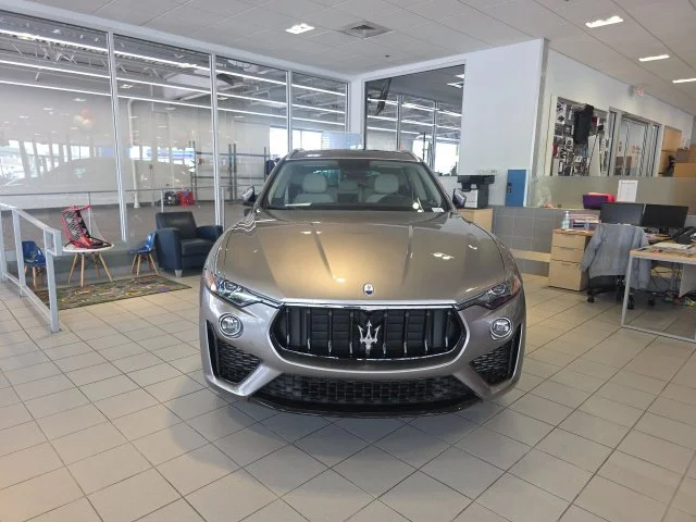 Used 2022 Silver Maserati Modena image 2