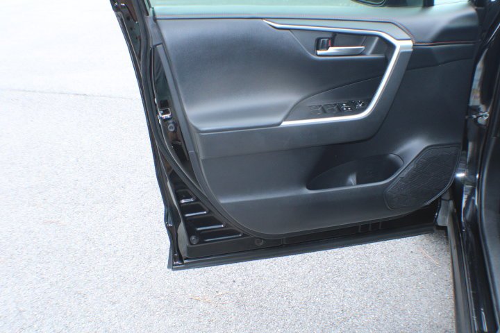 Used 2019 Midnight Black Metallic Toyota Adventure image 4