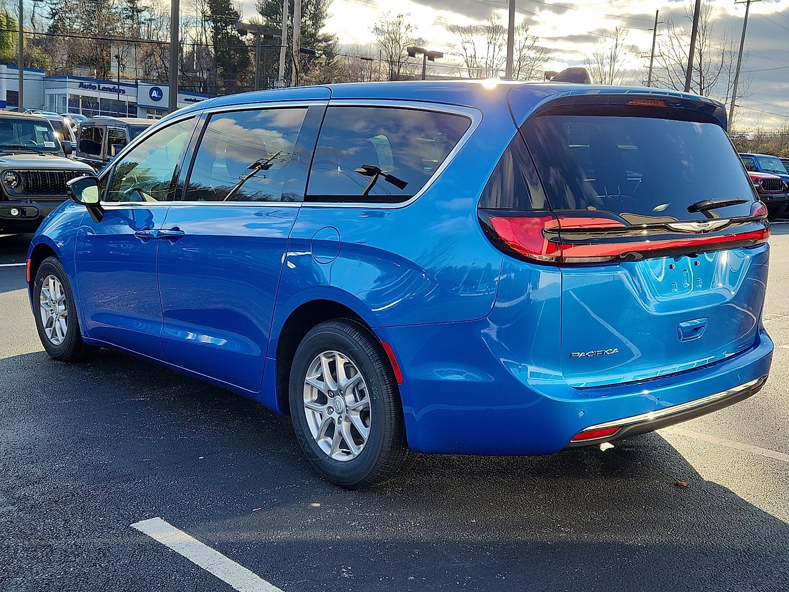 New 2026 Hydro Blue Pearl-Coat Exterior Paint Chrysler Select image 3