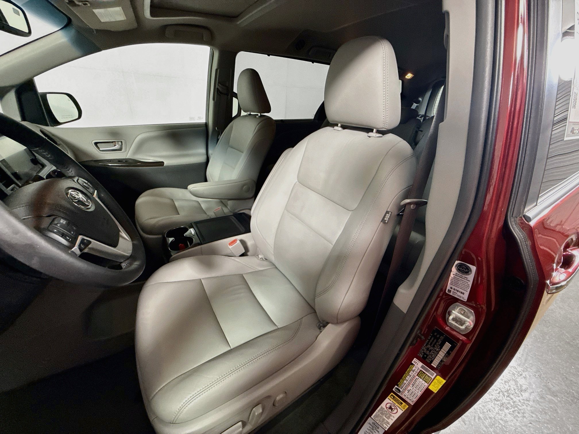 Used 2016 Salsa Red Pearl Toyota XLE image 19