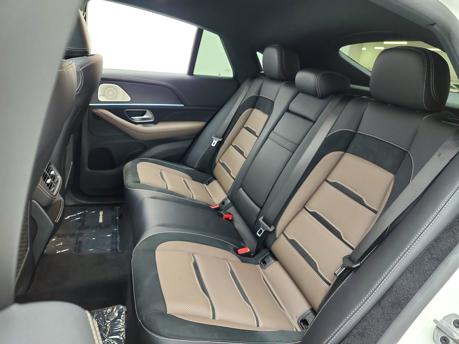 Certified Used 2023 MANUFAKTUR Diamond White Metallic Mercedes-Benz AMG® GLE 53 4MATIC Coupe image 16