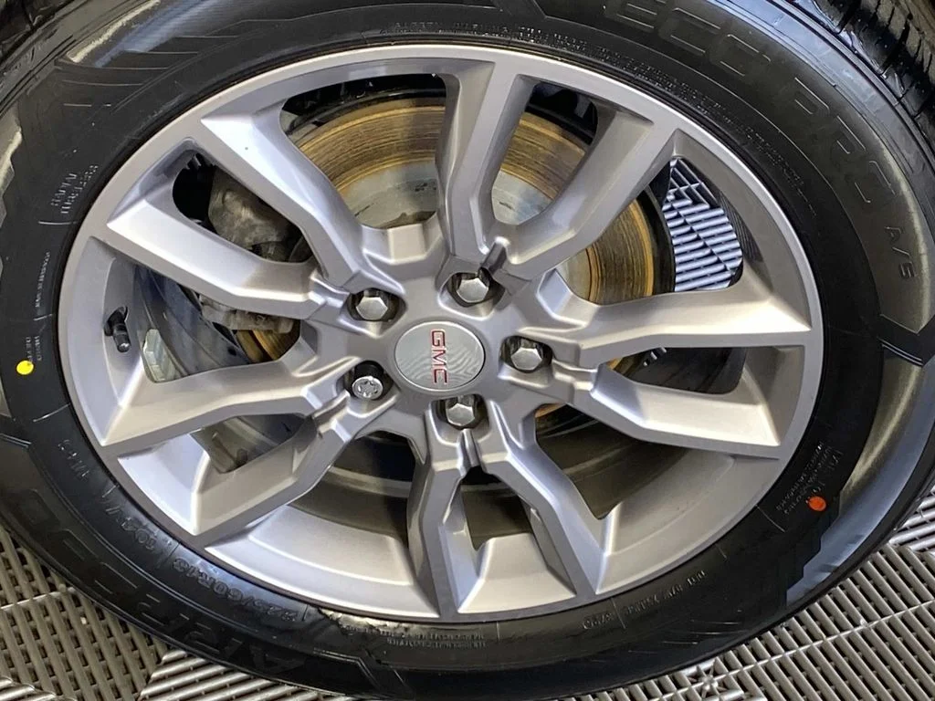 Used 2022 Silver GMC SLT image 29