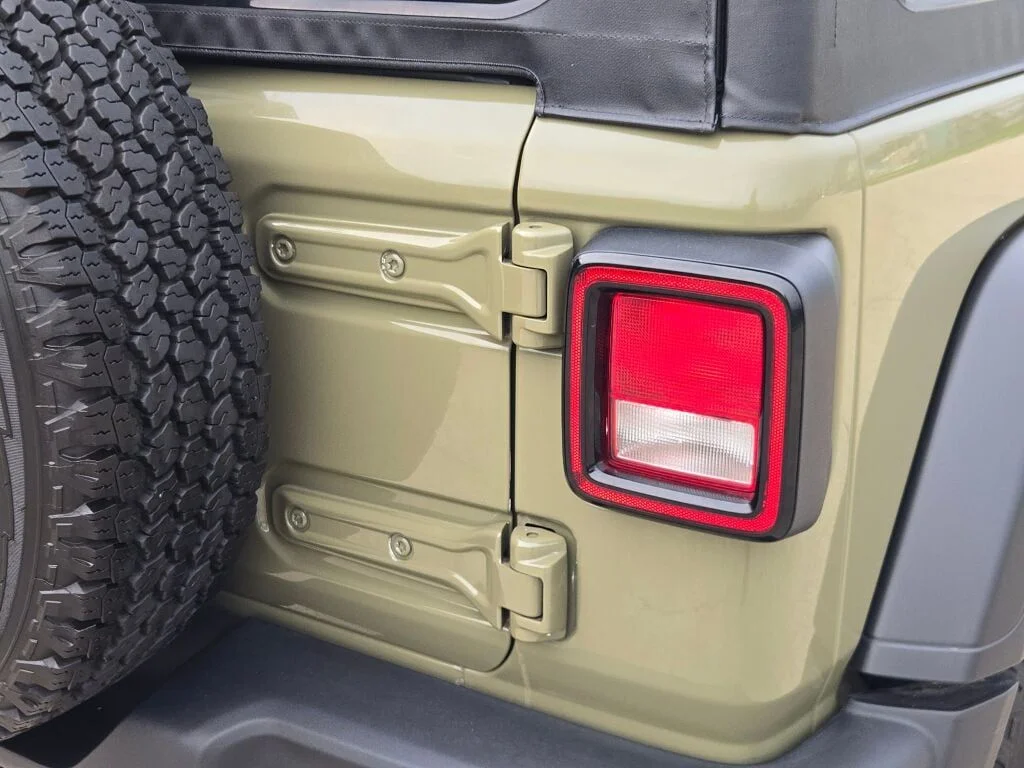 Used 2025 Green Jeep Sport image 10
