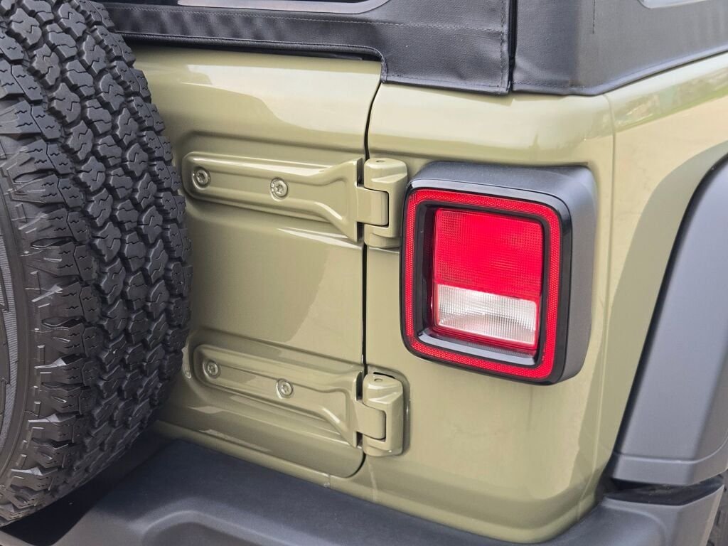 Used 2025 Green Jeep Sport image 10