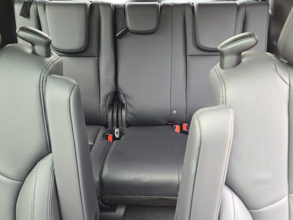 Used 2025 White Subaru Onyx Edition Touring image 20