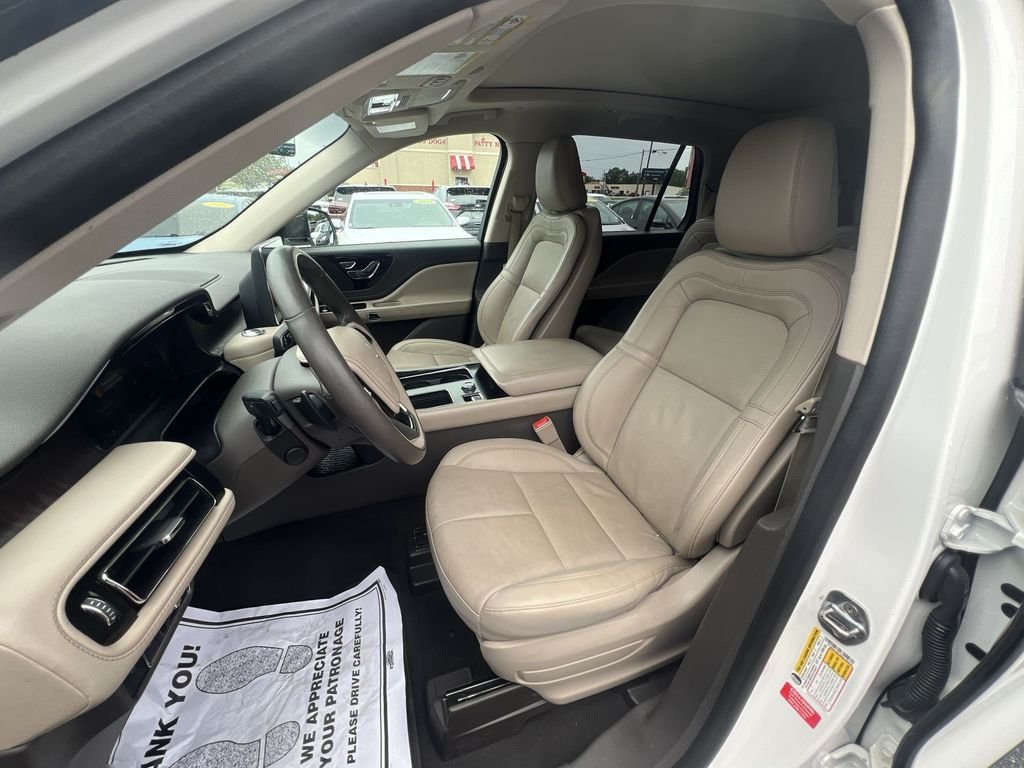 Used 2021 White Lincoln Reserve image 17
