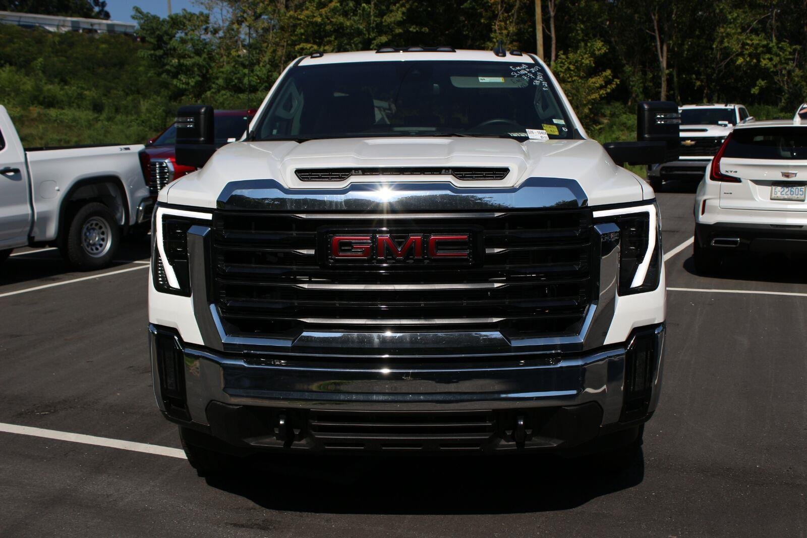 New 2026 Summit White GMC Pro image 2