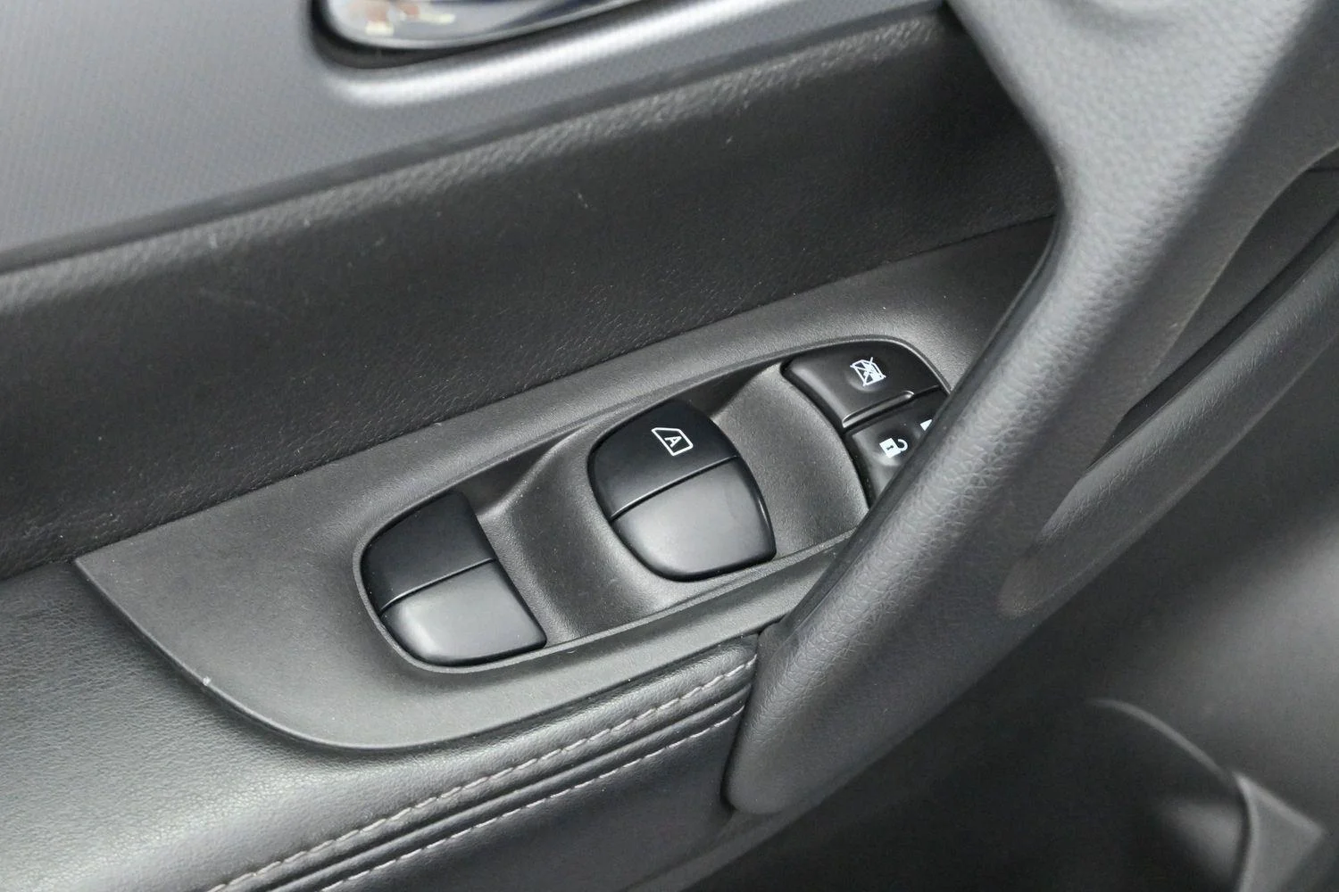 Used 2020 Magnetic Black Pearl Nissan SV image 11