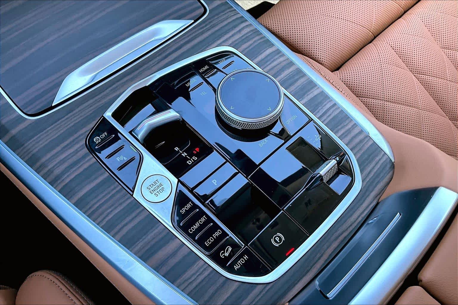 2025 BMW X7 40i - Photo 37