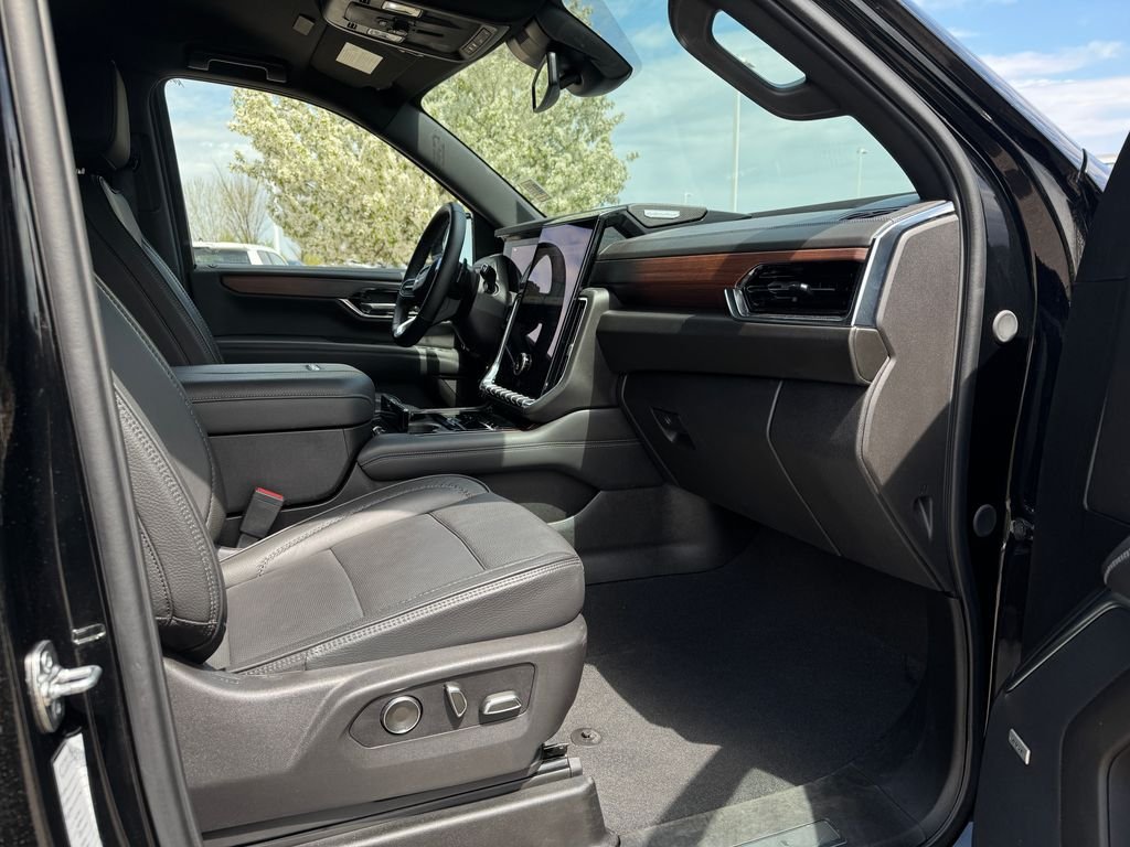 2025 GMC Yukon XL Denali - Photo 8