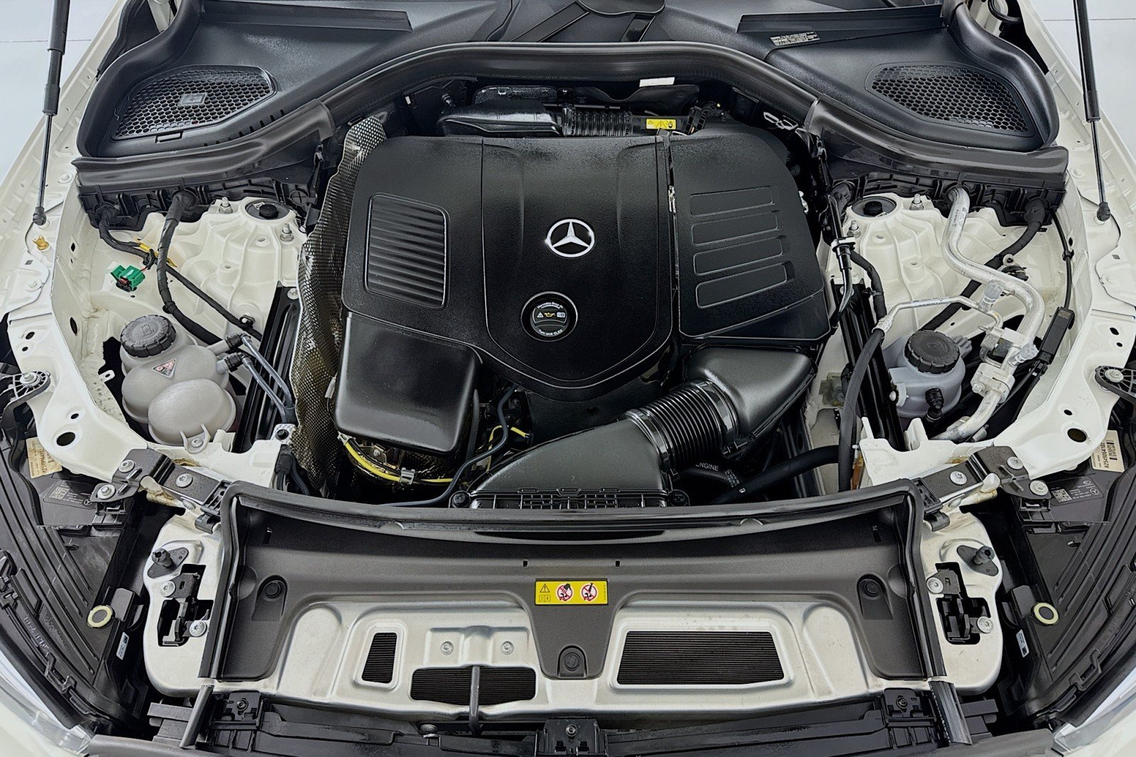 Certified Used 2025 Polar White Mercedes-Benz GLC 350e image 10